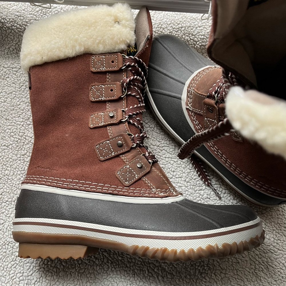 NWOB Eddie Bauer Women's Hunt Pac Deluxe Boot size 8